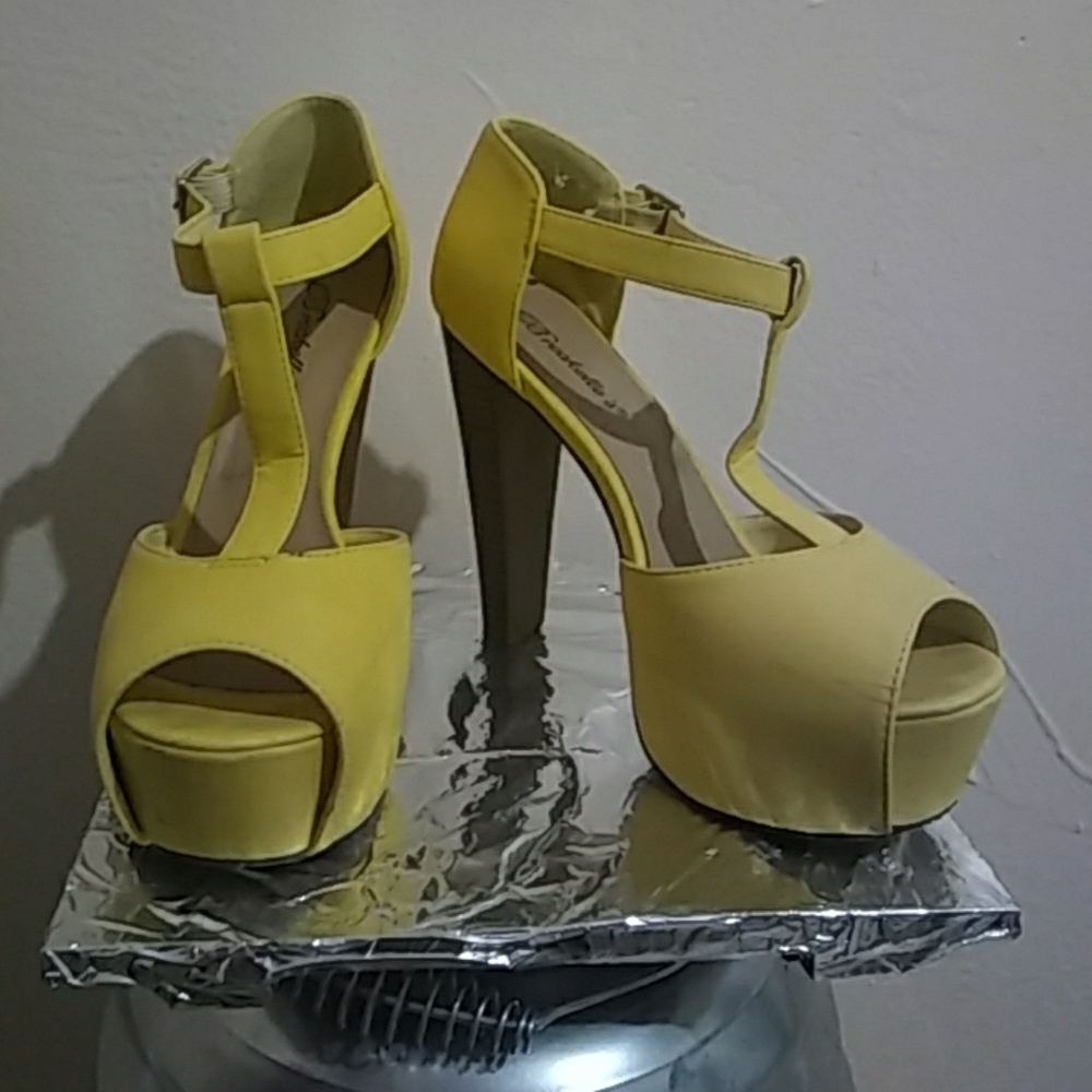Shoes - Picture 3 of 3